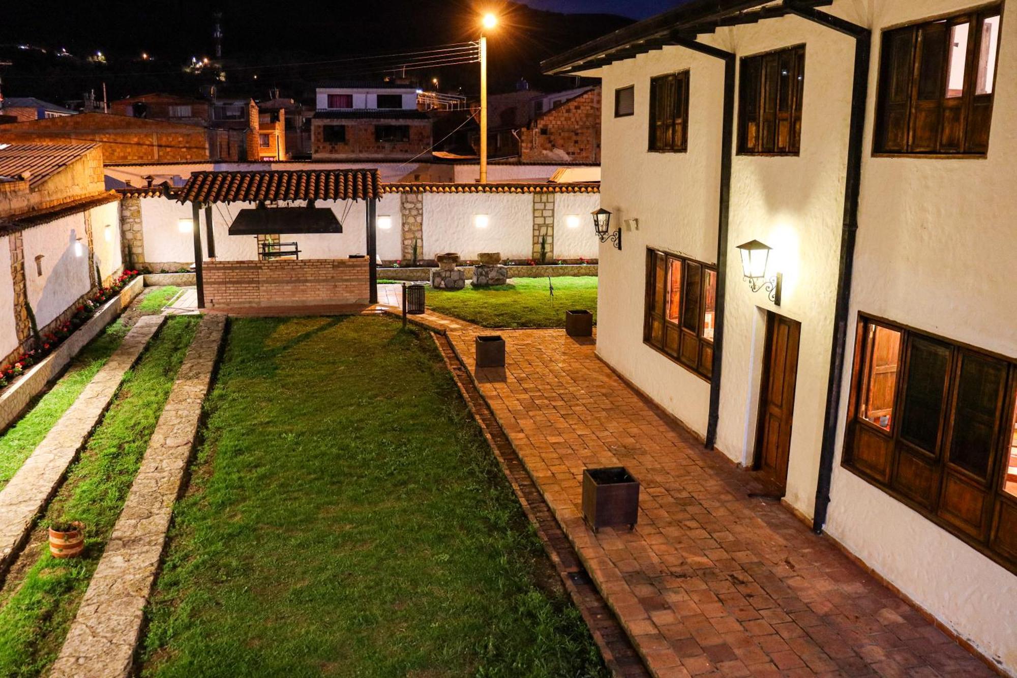 Отель Casona Quesada Суэска Экстерьер фото