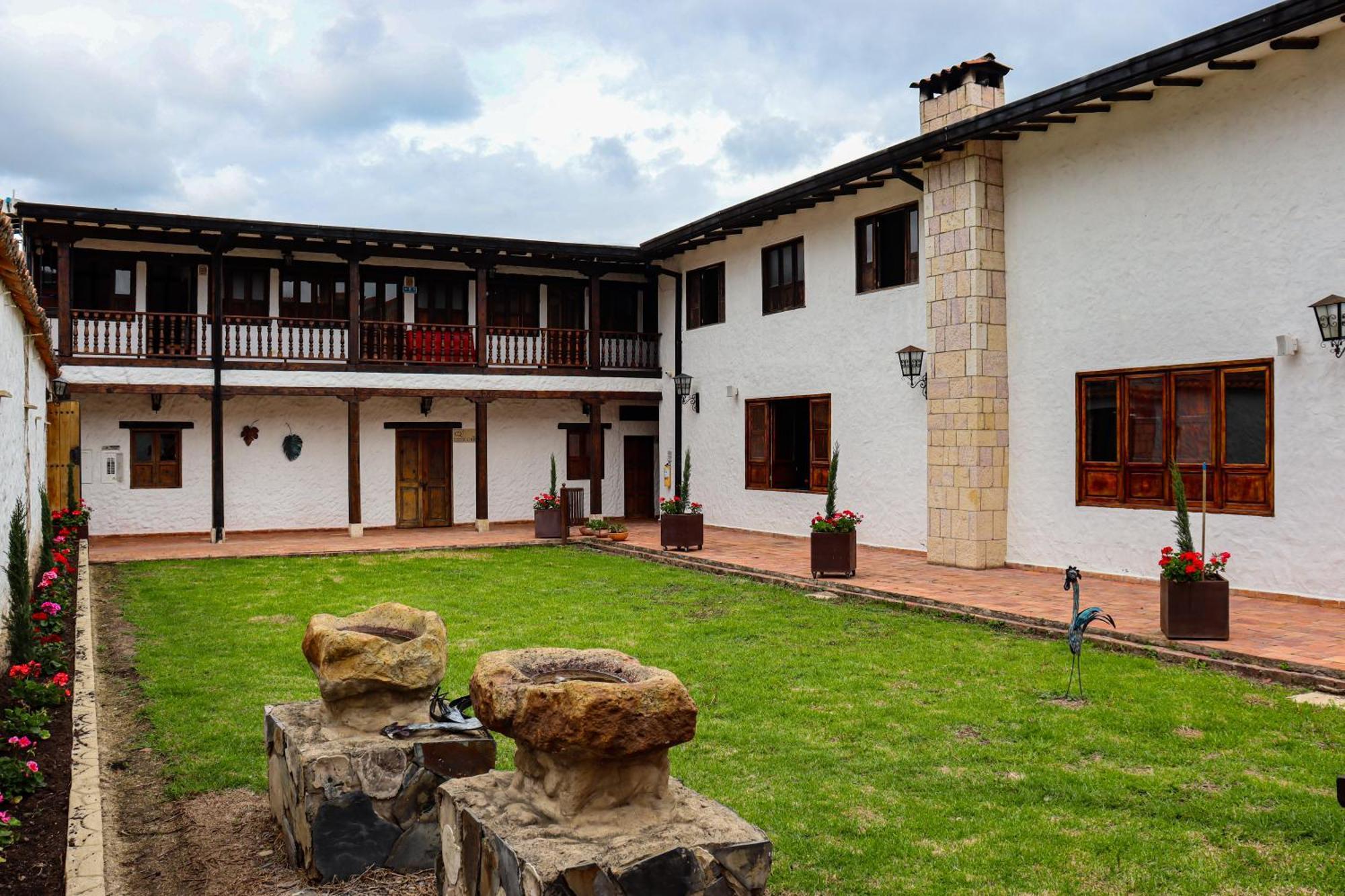 Отель Casona Quesada Суэска Экстерьер фото