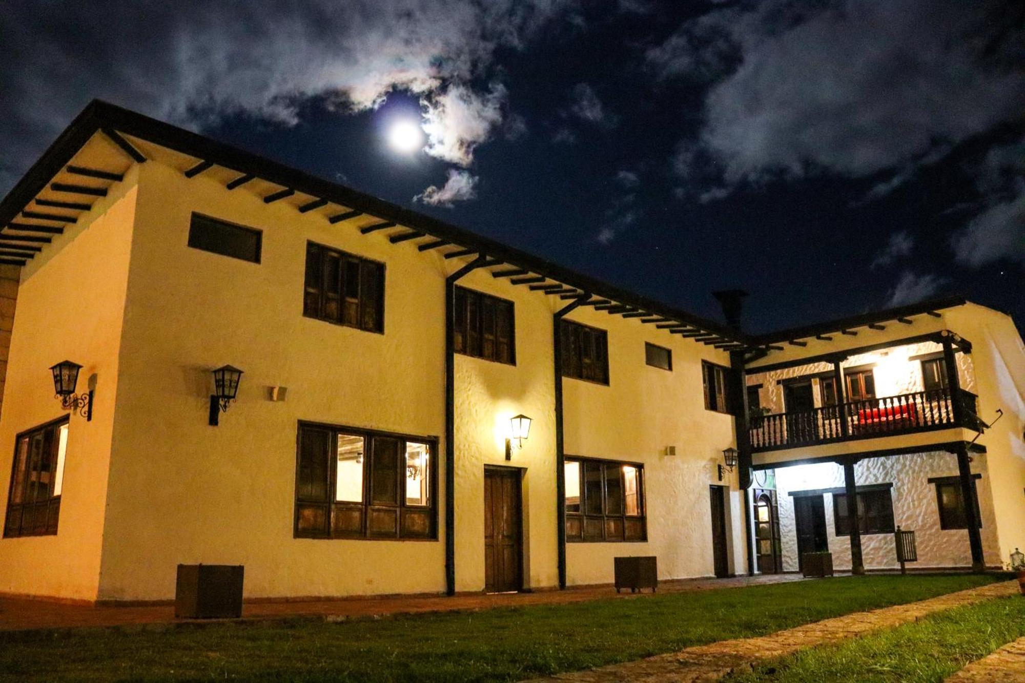 Отель Casona Quesada Суэска Экстерьер фото